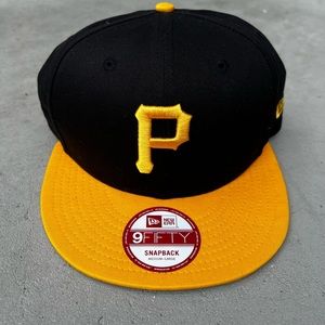 PITTSBURGH PIRATES  BLACK & YELLOW SNAP BACK